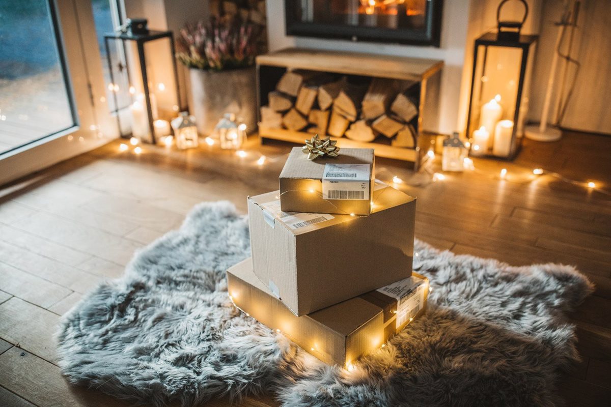 Tips for Decorating Your Fireplace This Christmas